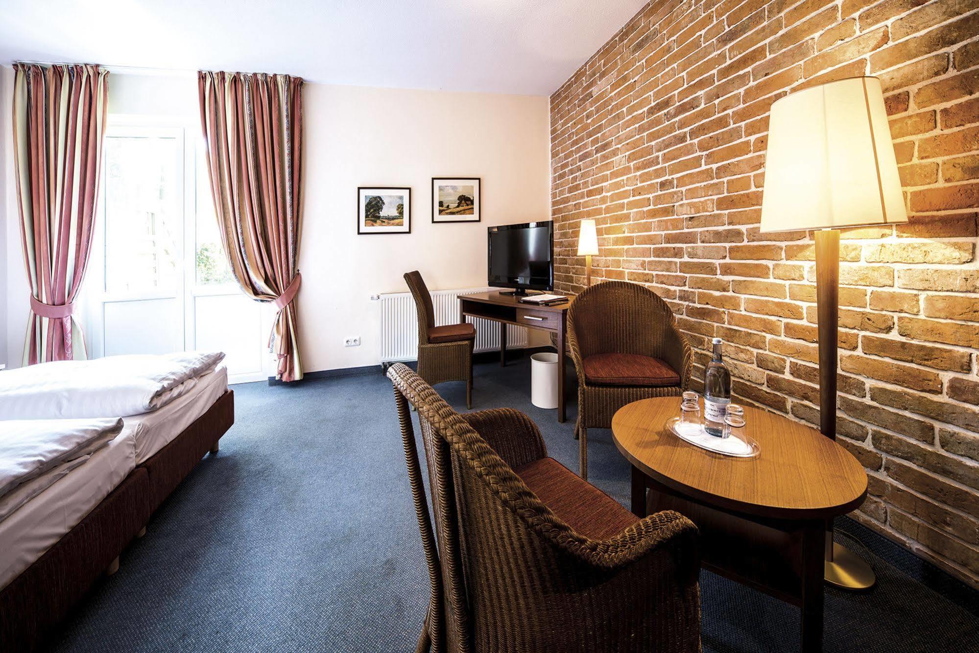 Seehotel Heidehof Klein Nemerow Εξωτερικό φωτογραφία